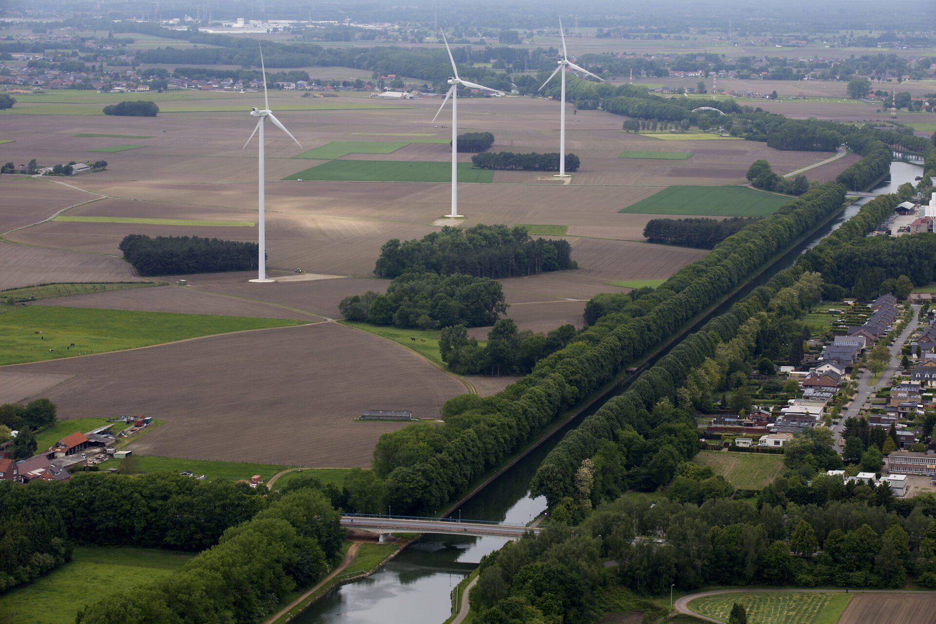 Vlaams minister van Omgeving Jo Brouns wil strengere regels voor windmolens